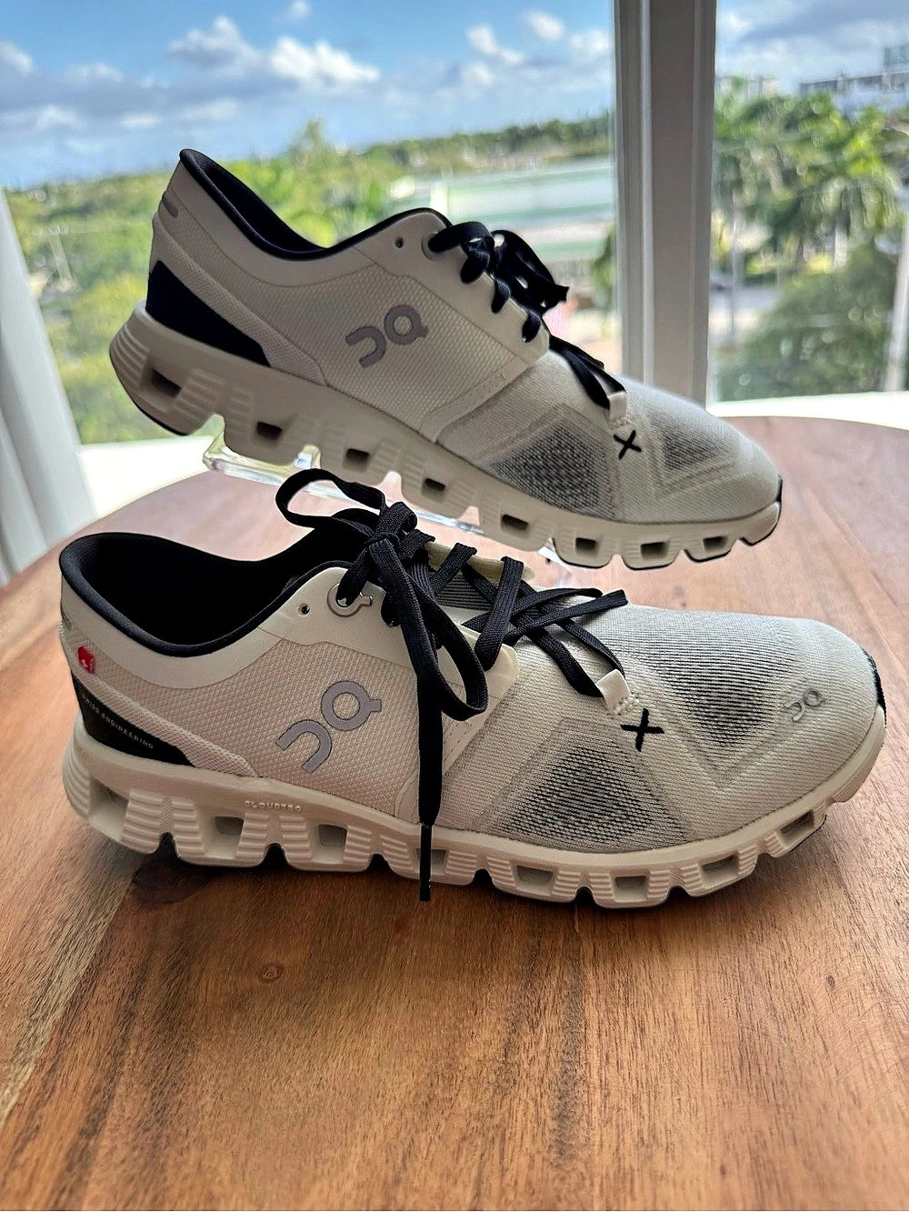 On Cloud X 4 Athletic Shoes White & Black US 7